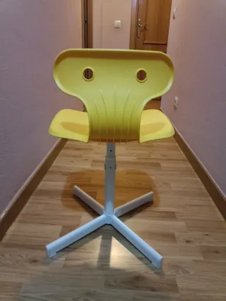 Silla infantil Ikea amarilla