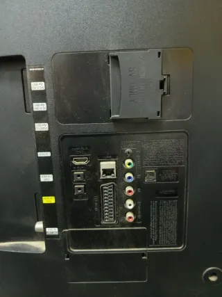 Televisor Samsung Negro y Plateado