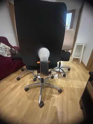 4 Sillas de Oficina Beige y Negras