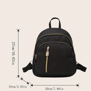 Mochila negra minimalista