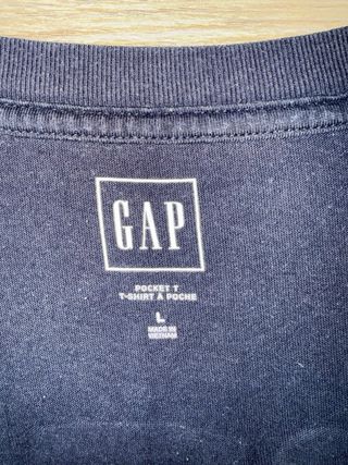 Camiseta GAP azul con bolsillo