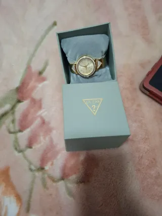 Reloj Guess Dorado Mujer