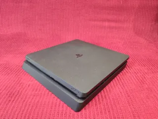 PS4 Slim 500GB + 2 Controller + Giochi