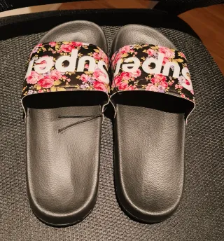 Chanclas con estampado floral