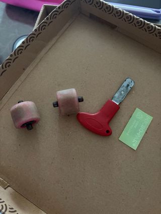 Zapatos con ruedas rosas y blancos muy poco uso