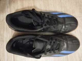 Zapatillas fútbol sala negras y azules