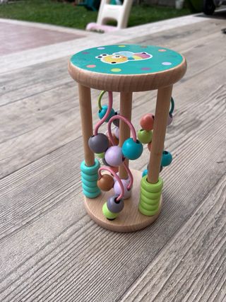 Gioco in legno con perline colorate