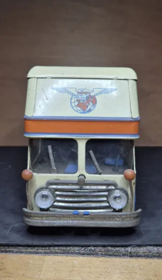 Furgoneta de hojalata