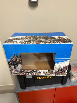 Escena Navideña con Patinaje