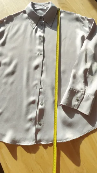 Blusa de ZARA de manga larga en color visón.