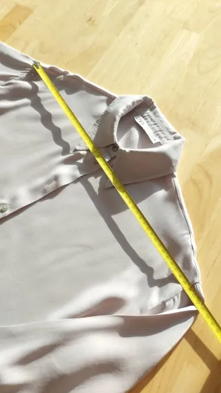 Blusa de ZARA de manga larga en color visón.