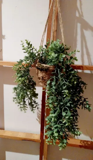 Planta colgante artificial verde