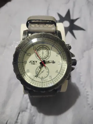 Reloj JCKY gris y plateado