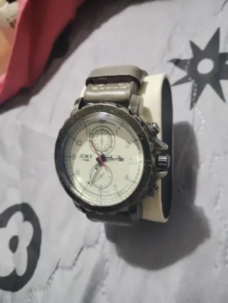 Reloj JCKY gris y plateado