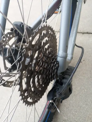 Bicicleta Cube Grigia