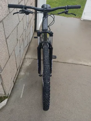 Bicicleta Cube Grigia