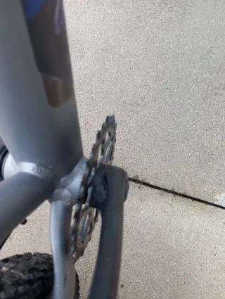 Bicicleta Cube Grigia