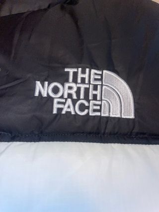 Chaqueta The North Face Blanca y Negra