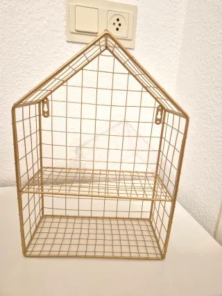 Estantería decorativa dorada