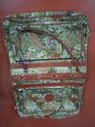 Portatrajes de viaje con estampado floral
