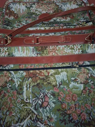 Portatrajes de viaje con estampado floral