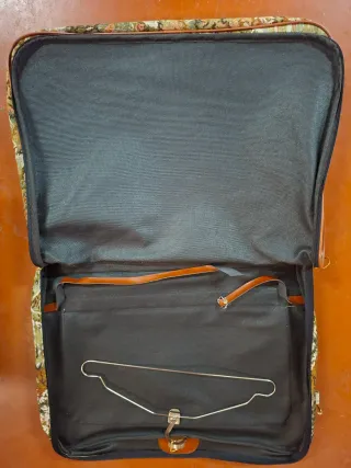 Portatrajes de viaje con estampado floral