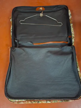 Portatrajes de viaje con estampado floral