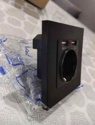 ENCHUFE PARED CON DOBLE USB Y LED INTELIGENTE