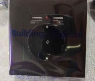 ENCHUFE PARED CON DOBLE USB Y LED INTELIGENTE