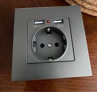 ENCHUFE PARED CON DOBLE USB Y LED INTELIGENTE