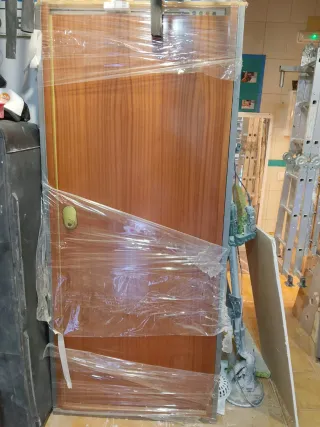 Puerta blindada madera