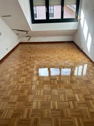 Servicio de lijado y barnizado de suelos