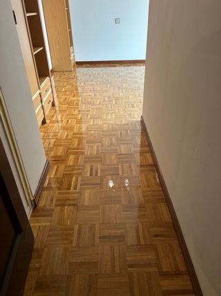 Servicio de lijado y barnizado de suelos
