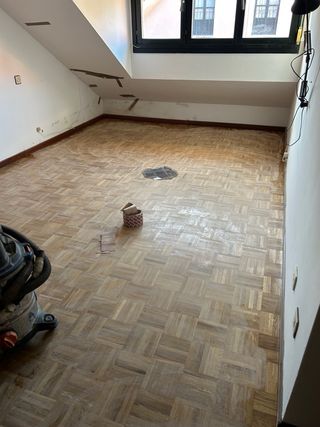 Servicio de lijado y barnizado de suelos