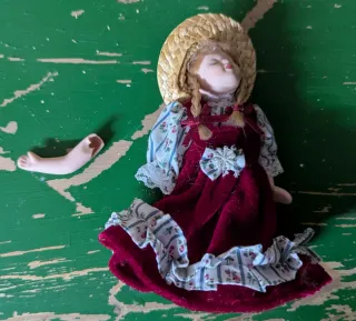 Set di mobili per casa delle bambole