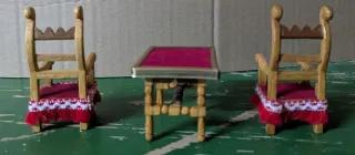 Set di mobili per casa delle bambole