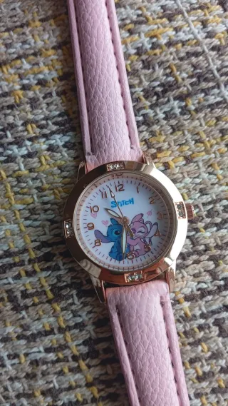 Reloj de pulsera rosa con Stitch