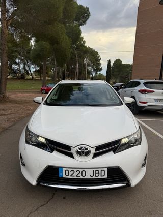 Toyota Auris 2015