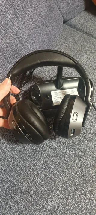 Auriculares Philips Wireless FM Negros