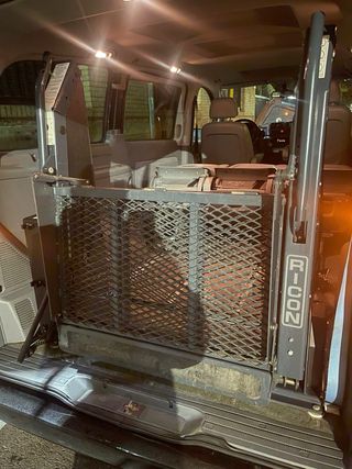 Rampa eléctrica para coche minusválidos