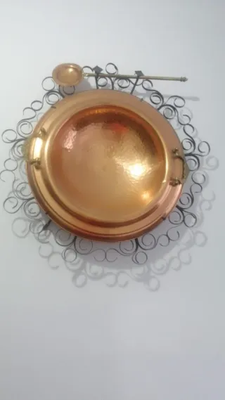 Brasero de cobre con cucharón