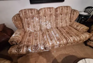 Sofá y sillones. Estilo antiguo, perfecto estado.