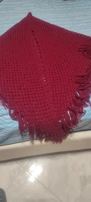 Sciarpone a triangolo rosso/bordeaux con frange