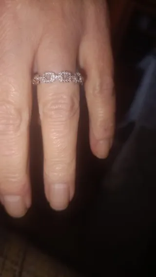 Elegante Anillo Plateado