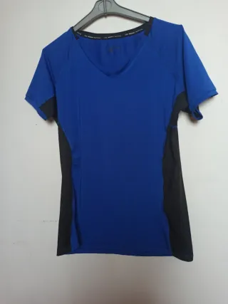 Maglietta sportiva blu e nera