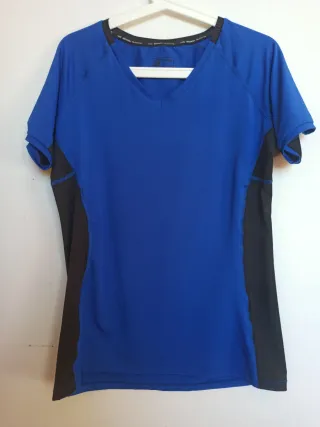 Maglietta sportiva blu e nera