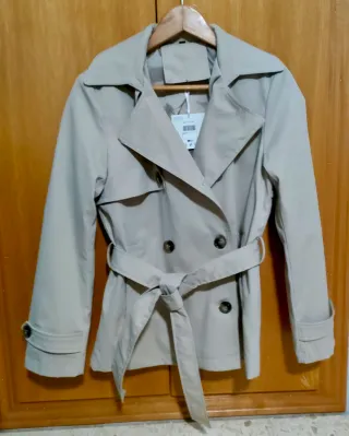 Gabardina beige corta