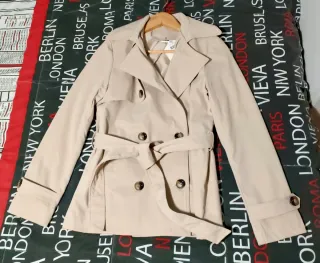 Gabardina beige corta