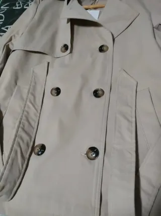 Gabardina beige corta