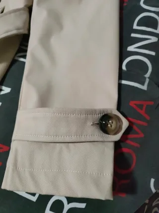 Gabardina beige corta